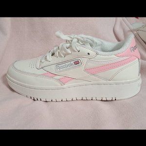 Reebok Club C Double sneakers in chalk with pink details